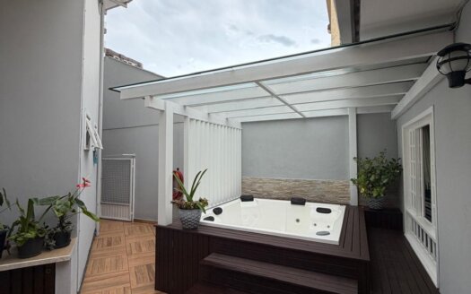 CASA PROXIMA AO FAROL SHOPPING…